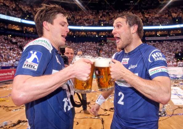 11.05.2011, Handball 1.Bundesliga 2010 2011, 31.Spieltag, HSV Handball - VfL Gummersbach, in der 02-World Hamburg. HSV Handball ist neuer Deutscher Handball-Meister 2011 und jubelt , v.l. Hans Lindberg (Hamburger SV) , Michael Kraus (Hamburger SV)