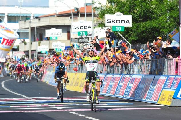 2011, Giro d Italia, Etappe 8 - Sapri - Tropea: Oscar Gatto, Farnese Vini - Neri Sottoli 2011, vor Alberto Contador, Saxo Bank - Sungard 2011, -  o0 Jubel Freude Etappensieg Ziel