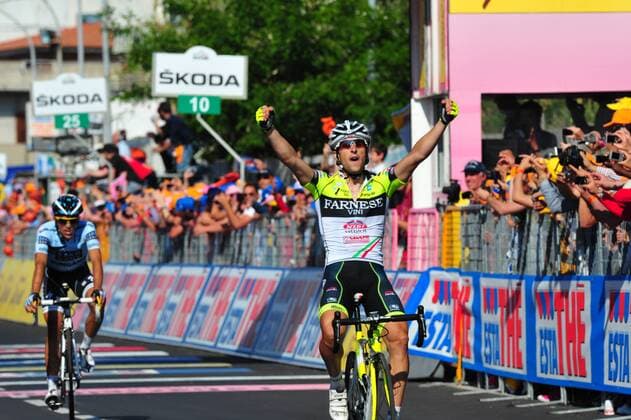 2011, Giro d Italia, Etappe 8 - Sapri - Tropea: Oscar Gatto, Farnese Vini - Neri Sottoli 2011, vor Alberto Contador, Saxo Bank - Sungard 2011, -  o0 Jubel Freude Etappensieg Ziel