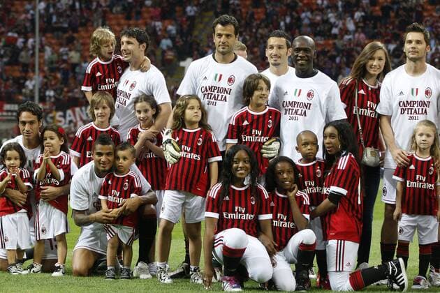 L-R: Kevin Prince Boateng (vorn), Mark van Bommel, Flavio Roma, Gianluca Zambrotta, Clarence Seedorf und Marek Jankulovski - AC Mailand ist Italienischer Meister 2011 - PaoloxNucci o0 privat Familie Kind Totale