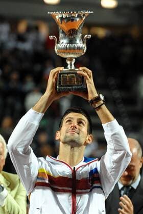 Novak Djokovic (SRB) gewinnt die Internazionali BNL d Italia dItalia, Foro Italico, Rom, 15 05 2011 andreaxstaccioli o0 Freude Jubel Sieg Finale Pokal Trophäe Objekte