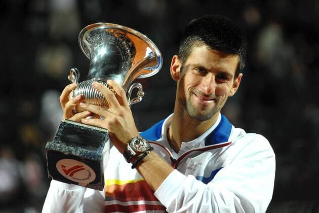 Novak Djokovic (SRB) gewinnt die Internazionali BNL d Italia dItalia, Foro Italico, Rom 15 05 2011 andreaxstaccioli o0 Freude Jubel Sieg Finale Pokal Trophäe Objekte