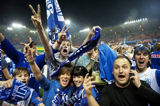 KRC Genk fans - Jupiler Pro League 2010 2011 xVIxJackxJacobsxIVx 300372 o0 Zuschauer
