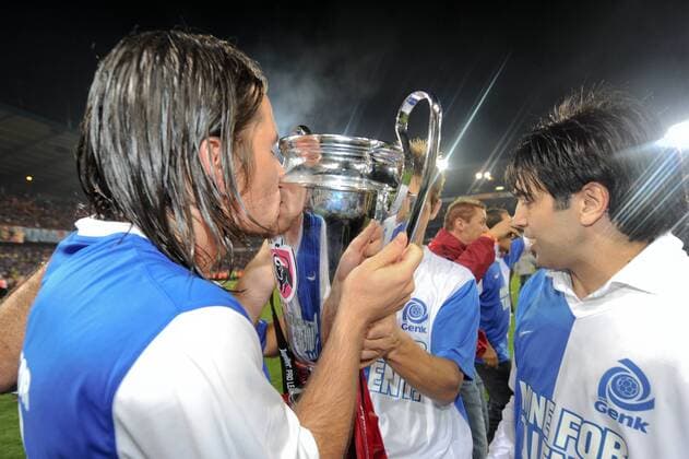 17.05.2011, Genk - Jupiler League 2010 2011 - Play Off Playoff - KRC Genk - Belgiens Meister 2011 --- Belgiens Meister 2011 ---  o0 Objekte Pokal Trophäe Kuss