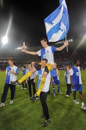 17.05.2011, Genk - Jupiler League 2010 2011 - Play Off Playoff - KRC Genk - Belgiens Meister 2011 --- THIBAUT COURTOIS ---  o0 Objekte Fahne Vereinsfahne