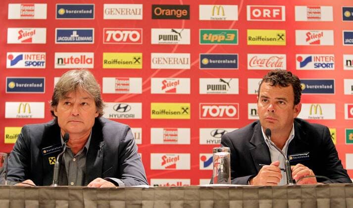WIEN, 19.MAI.11 - FUSSBALL - Vorberichte, Pressekonferenz, Kaderbekanntgabe. Bild zeigt Nationaltrainer Dietmar Constantini (L) und Co-Trainer Manfred Zsak (AUT). 