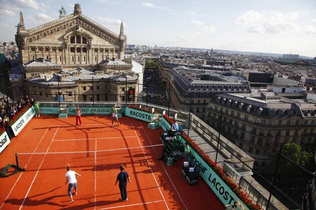 Richard Gasquet (FRA, R vorn) - Samantha Stosur (Australien, L vorn) - Ana Ivanovic (SRB) - Jo Wilfried Tsonga (FRA) Tennis : Schaukampf auf dem Dach der Galeries Lafayettes Haussmann - 19.05.2011 - xPoolx  o0 Stadt Stadtlandschaft