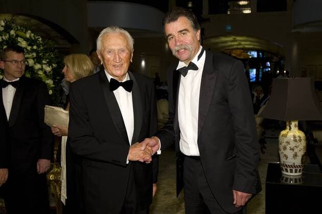 Bernhard KEMPA (li., Handball, Mitglied Hall of Fame) und Heiner BRAND (re., Bundestrainer Handball), halbe Figur, Halbfigur, Benefiz-Gala Goldene Sportpyramide 2011 am 20.05.2011 im Hotel Adlon Kempinski in Berlin o0 Nationaltrainer, Trainer Nationalteam