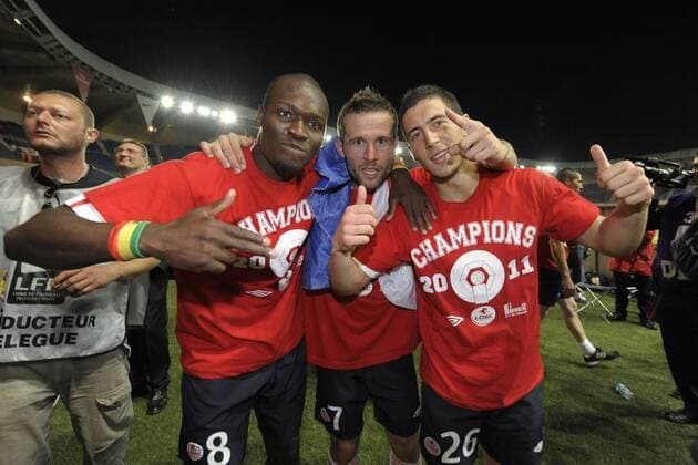 Foot : Lille - Ligue 1 - 21.05.2011 - Jubel des joueurs lillois en fin de match - champions de France - Moussa SOw - Yohan Cabaye et Eden Hazard Foot : Lille - Ligue 1 - 21.05.2011 - JBAutissier PanoramiC 