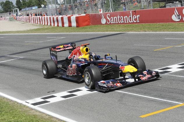 Sebastian VETTEL (GER),Red Bull Racing,Aktion,Einzelbild,faehrt ueber die Ziellinie,Finish,Sieger,winner. Rennen,22.05.2011. Formel 1:GP von Spanien Circuit de Catalunya,Saison2011,