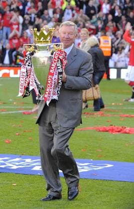 Sir Alex Ferguson coach of Manchester United witht the Premier League Trophy - Barclays Premier League, Manchester United ManU v FC Blackpool 22nd May, 2011 EDITORIAL USE ONLY. No use with unauthorised audio, video, data, fixture lists, club league logos or live services. Online in-match use limited to 120 images, no video emulation. No use in betting, games or single club league player publications. o0 Freude Jubel Objekte Pokal Trophäe
