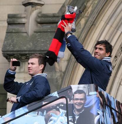 Football - Manchester City FA Cup Trophy Parade Edin Dzeko and Carlos Tevez of Manchester City holds aloft the FA Cup as the bus departs at Manchester Town Hall  o0 Pokal Trophäe Objekte