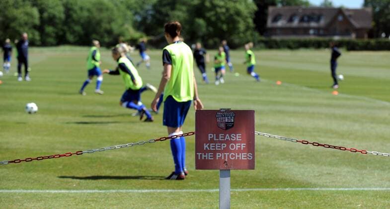 Fussball, Frauen, Saison 2010 2011, Champions League, Turbine Potsdam trainierte einen Tag vor dem Finale gegen Olympique Lyon in London auf dem Platz des Drittligisten FC Brentford, 25.05. 2011,
