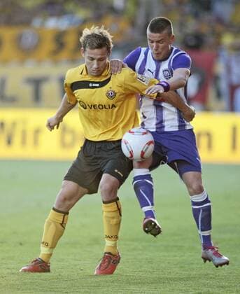 v.l. Lars Jungnickel (Dynamo Dresden), Flamur Kastrati (VfL Osnabrück), Fussball Relegationsspiel 2. Bundesliga, Relegation Rückspiel, VfL Osnabrück - SG Dynamo Dresden, 24.05.2011, Osnatel-Arena,