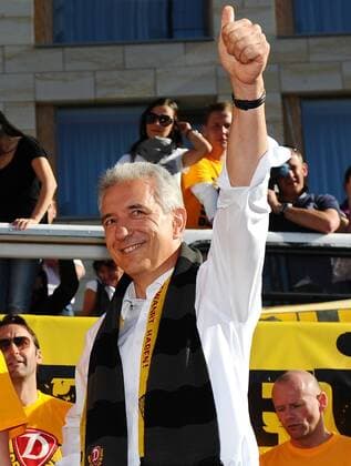 Ministerpräsident Stanislaw Tillich, Aufstiegsfeier der SG Dynamo Dresden auf dem Dresdner Altmarkt, SG Dynamo Dresden, Aufstieg in die 2. Bundesliga, Fußball, Fussball, Saison 2010 2011, Dresden, 25.05.2011, o0 people Politik