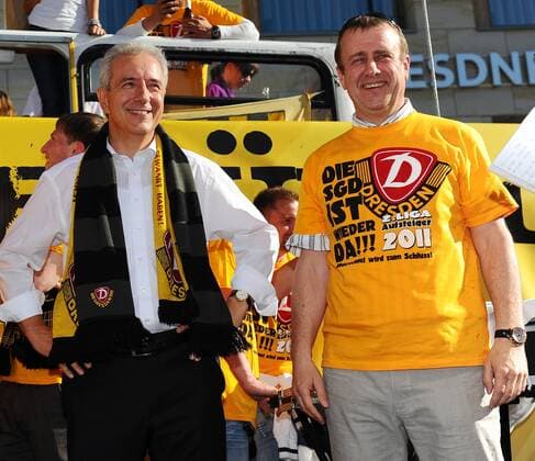 V.li. Ministerpräsident Stanislaw Tillich und Dynamo-Präsident Andreas Ritter, Aufstiegsfeier der SG Dynamo Dresden auf dem Dresdner Altmarkt, SG Dynamo Dresden, Aufstieg in die 2. Bundesliga, Fußball, Fussball, Saison 2010 2011, Dresden, 25.05.2011, o0 people Politik Funktionär