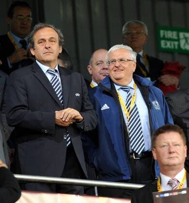 Fussball, Frauen, Saison 2010 2011, Champions League, Finale 2011 in London, Olympique Lyon - 1. FFC Turbine Potsdam, DFB Präsident Theo Zwanziger (r.) und UEFA-Präsident Michel Platini (l.) auf der Tribüne, 26.05. 2011,