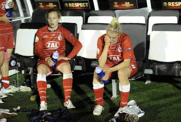 Tabea KEMME (li., P) und Anja Mittag (re., P), Frust, Fussball UEFA Champions League Finale der Frauen 2011, Olympique Lyon (LY) - 1.FFC Turbine Potsdam (P) am 26.05.2011 in London Grossbritanien, saison1011