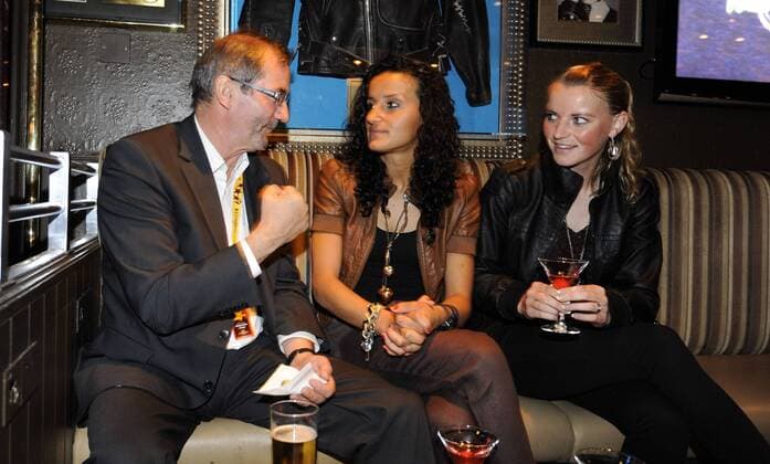 v.l.: Brandenburgs Ministerpraesident Matthias PLATZECK (GER SPD), Fatmire BAJRAMAJ und Corina SCHRÖDER im Gespraech, Turbine Feier nach dem Spiel, Fussball UEFA Champions League Finale der Frauen 2011, Olympique Lyon (LY) - 1.FFC Turbine Potsdam (P) am 26.05.2011 in London Grossbritanien, saison1011 o0 people Politik