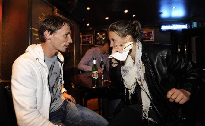 Matthias RUDOLPH (li., SV Babelsberg 03) und Desiree SCHUMANN (re., P), im Gespraech, Turbine Feier nach dem Spiel, Fussball UEFA Champions League Finale der Frauen 2011, Olympique Lyon (LY) - 1.FFC Turbine Potsdam (P) am 26.05.2011 in London Grossbritanien, saison1011