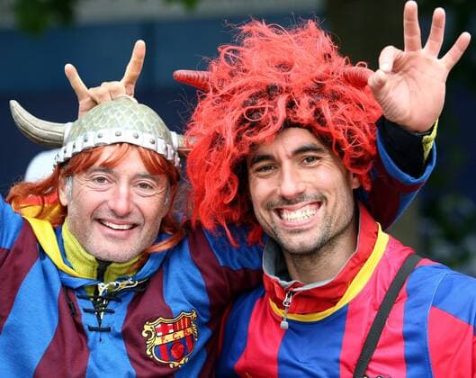 FUSSBALL - CL, LONDON,ENGLAND,28.MAI.11 - FUSSBALL - UEFA Champions League, Finale, FC Barcelona Fans.  o0 Perücke Helm Kurios Komik Wikinger Wikingerhelm Kopfbedeckung