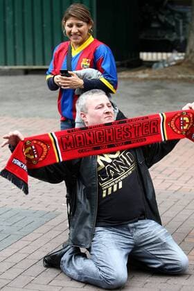 FUSSBALL - CL, Barcelona vs Manchester LONDON,ENGLAND,28.MAI.11 - FUSSBALL - UEFA Champions League, Finale, FC Barcelona vs Manchester United. Bild zeigt Fans.  o0 kurios komik