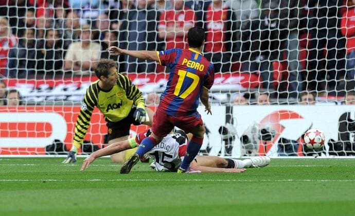 FUSSBALL CHAMPIONSLEAGUE FINALE SAISON 2010 2011 28.05.2011 FC Barcelona - Manchester United FC TOR zum 1:0 von Pedro Rodriguez (re, Barca) gegen Nemanja Vidic (Mitte, Manchester United FC) gegen Edwin van der Sar (li, Manchester United FC) 