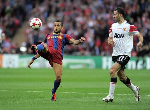 FUSSBALL CHAMPIONSLEAGUE FINALE SAISON 2010 2011 28.05.2011 FC Barcelona - Manchester United FC Daniel Alves (li, Barca) gegen Ryan Giggs (re, Manchester United FC)  o0 Dani