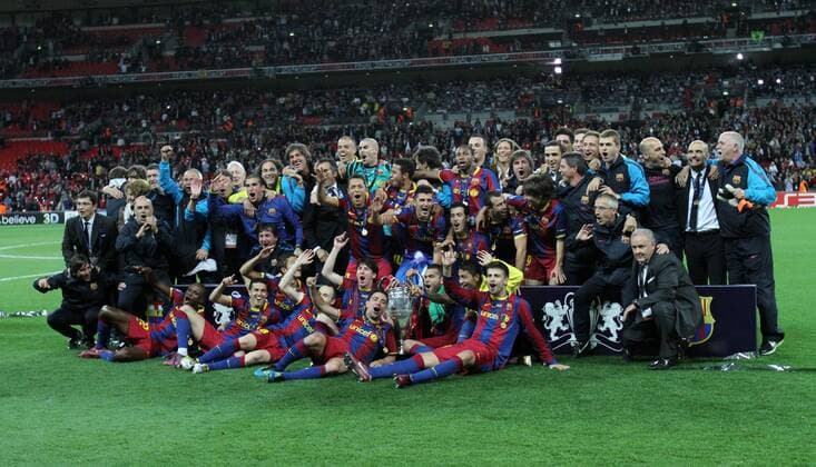 Barcelonas players celebrate with the trophy UEFA Champions League Final Manchester United v Barcelona 28th May, 2011 EDITORIAL USE ONLY. No use with unauthorised audio, video, data, fixture lists, club league logos or live services. Online in-match use limited to 120 images, no video emulation. No use in betting, games or single club league player publications. o0 Totale