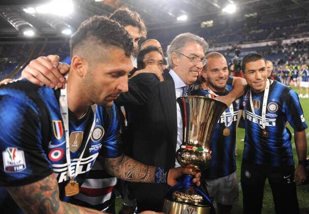 L-R: Ivan Cordoba, Marco Materazzi, presidente dell inter Massimo Moratti, Wesley Sneijder con la coppa roma 29-05-2011 finale tim cup inter palermo - massimoxoliva o0 Pokal, Trophäe, gold Medaille, Goldmedaille, Objekte, Funktionär,