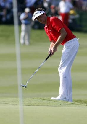 29 MAY 2011: Keegan Bradley putts on 18 during the playoff during the final round of the HP Byron Nelson Championship played at TPC Las Colinas Four Season Resort in Irving, TX. PGA Golf Herren MAY 29 HP Byron Nelson Championship - Final Round Icon1105291000 EDITORIAL USE ONLY
