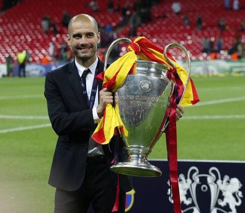 Trainer Josep Guardiola (Barca) hält den Champions League Pokal in Händen . FC Barcelona-Manchester United . Fussball Champions League Finale 2011. London , GBR, 28.05.2011 ,