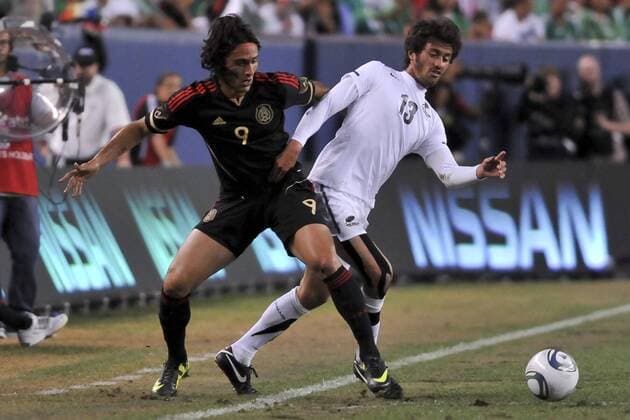 June 1, 2011 - Denver, Colorado, United States of America - Mexicos Aldo De Nigris (9) and New Zealand s Michael Fitzgerald (13) fight for the ball at Invesco Field at Mile High. Mexico leads 3-0 at the half. FMF U.S. Tour 2011 - May 28 - New Zealand vs Mexico - ZUMAx04