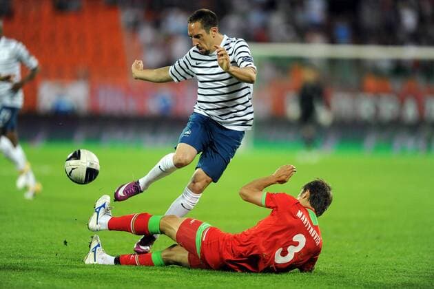 EM Qualifikation in Minsk, Weißrussland vs. Frankreich --- Franck RIBERY (FRA) - Aleksandr MARTYNOVICH (BLR) -  AnthonyBibardFEP o0 Grätsche, grätschen, Tackling
