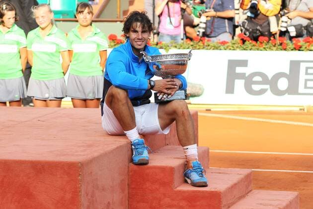 Sieger Rafael Nadal (Esp) mit der Trophäe Roland Garros für den Gewinn der French Open in Paris 2011 - 05.06.2011 - Finale Herren ATP Tour - xGwendolineLeGoffx 