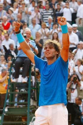 June 5, 2011 - Paris, France - 05 06 11 - Paris France - RAFAEL NADAL (ESP) win the 2011 Roland Garros tournament in Paris. Tennis 2011 - Grand Slam Roland Garros -Rafael Nadal wins the tournament - day 16 - ZUMAx34