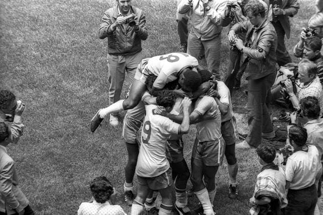 Torjubel Brasilien mit Tostao (9) und Antonio Juliano (18) Jubel, Freude Torjubel Aktion Fotograf, Sportfotograf