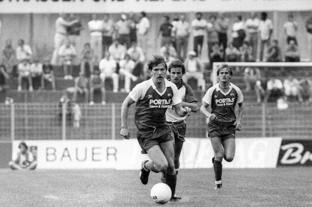 FC 08 Homburg - Kickers Offenbach 3:1 - Uwe Höfer (vorn) und Jörg Neun (beide Offenbach) Aktion Einzelbild Freisteller