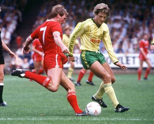 Kenny Dalglish (Liv) John Devine (Norwich). Norwich City v Liverpool FC. 1982 83. 