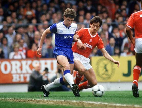 Kevin Sheedy (Everton FC) Gary Fleming (Forest). Nottingham Forest v Everton FC 11 05 1985 
