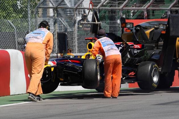 10.06.2011- Friday Practice 1, Crash, Sebastian Vettel (GER), Red Bull Racing, RB7 Canadian Grand Prix, Montreal, Round 7, 09-12 June 2011 