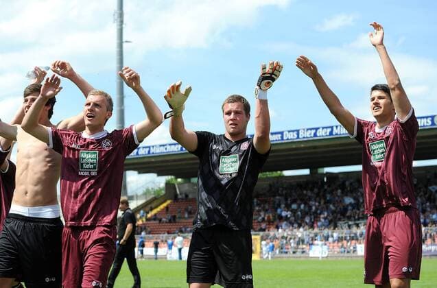 U19 Junioren Fussball Bundesliga : Saison 2010 2011 Endrunde um die Deutsche Meisterschaft TSV 1860 Muenchen - 1 FC Kaiserslautern 12.06.2011 JUBEL Nils Rattke , Torwart Chris Keilmann (v. li., 1FC Kaiserslautern) 