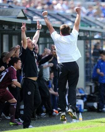 U19 Junioren Fussball Bundesliga : Saison 2010 2011 Endrunde um die Deutsche Meisterschaft TSV 1860 Muenchen - 1 FC Kaiserslautern 12.06.2011 Jubel Trainer Gunther Metz (1FC Kaiserslautern) 