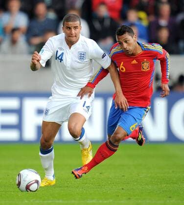 FUSSBALL UEFA U21-EUROPAMEISTERSCHAFT 2011 GRUPPE B Spanien - England 12.06.2011 Kyle Walker (li, England) gegen Jeffren (re, Spanien) 