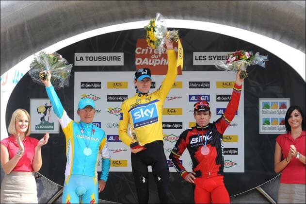 CRITERIUM DU DAUPHINE LIBERE 2011 63e EDITION Gesamtsieger Bradley Wiggins (GBR Sky, Mitte) - Alexander Vinokourov (KAZ Astana, li.) und Cadel Evans (Australien BMC Racing) 7. Etappe: PONTCHARRA - LA TOUSSUIRE (117,5km) CYCLING : DAUPHINE LIBERE - 12 06 2011 xPHOTONEWSx  o0 Sieg, Sieger gelbes Trikot Siegerehrung