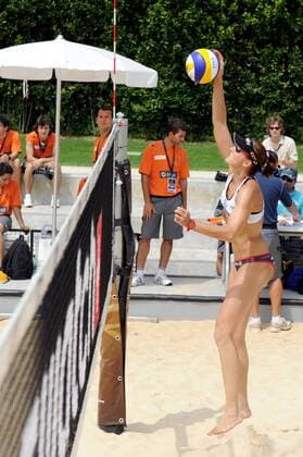 BEACHVOLLEYBALL - FIVB WM 2011 ROM,ITALIEN,13.JUN.11 - DIVERS, BEACH VOLLEYBALL - FIVB Weltmeisterschaft, Damen. Bild zeigt Simone Kuhn (SUI). 