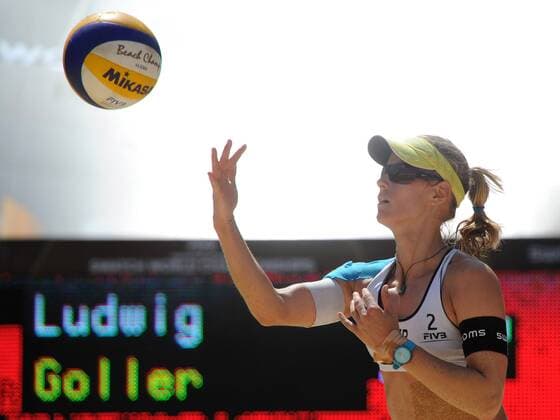 BEACHVOLLEYBALL - FIVB WM 2011 ROM,ITALIEN,14.JUN.11 - DIVERS, BEACH VOLLEYBALL - FIVB Weltmeisterschaften, Damen. Bild zeigt Sara Goller (GER). 