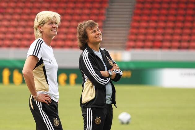 SILVIA NEID, ULRIKE BALLWEG ABSCHLUSSTRAINING DER DEUTSCHEN FUSSBALLNATIONALMANNSCHAFT DER FRAUEN MAINZ 15.6.11
