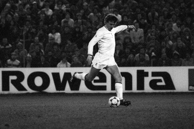 Steve Archibald (Österreich) Aktion Einzelbild Freisteller Werbebande, Bande, Werbung Sponsor Werbung Wirtschaft Rowenta