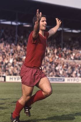 Gerd MUELLER Müller, Fussballspieler FC Bayern Muenchen, Einzel Aktion, Einzellaktion, Jubel, Torjubel, jubelt, ganze Figur, Ganzkörper, hier in dem Relegationsspiel Aufstiegsrundenspiel zur Fussball Bundesliga, FC Bayern Muenchen München - FC Saarbruecken Saarbrücken 5:0 am 19.06.1965.